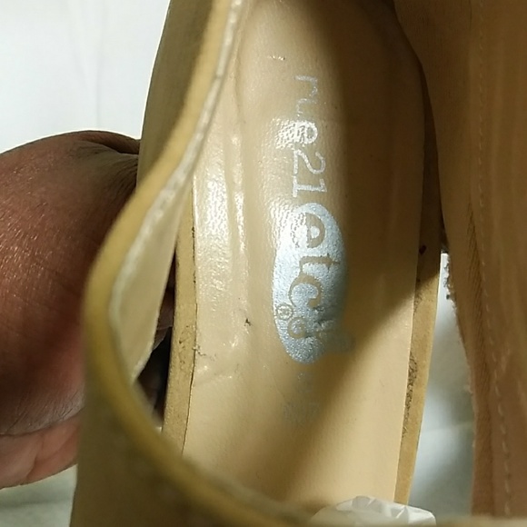 Shoes - Picture 6 of 8